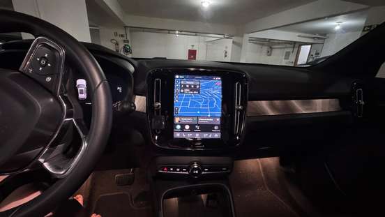VOLVO-XC40-2023