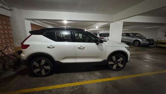 VOLVO-XC40-2023