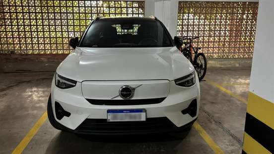 VOLVO-XC40-2023