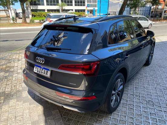 AUDI-Q5-2024
