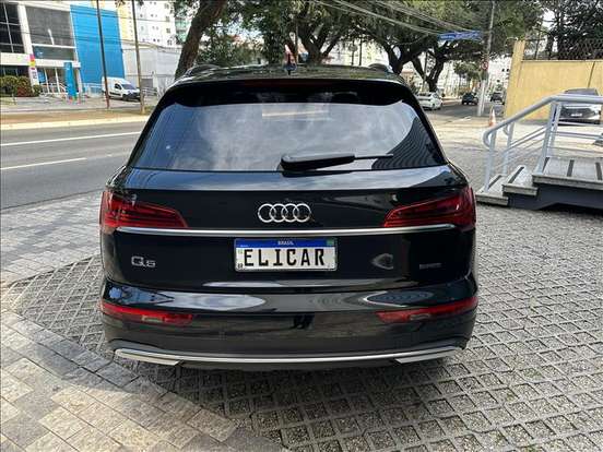 AUDI-Q5-2024