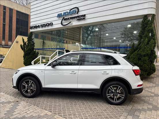 AUDI-Q5-2023