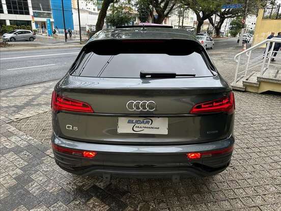 AUDI-Q5-2022