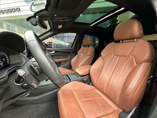 AUDI-Q5-2022