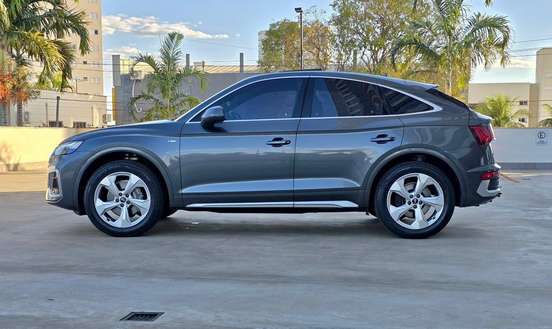 AUDI-Q5-2021