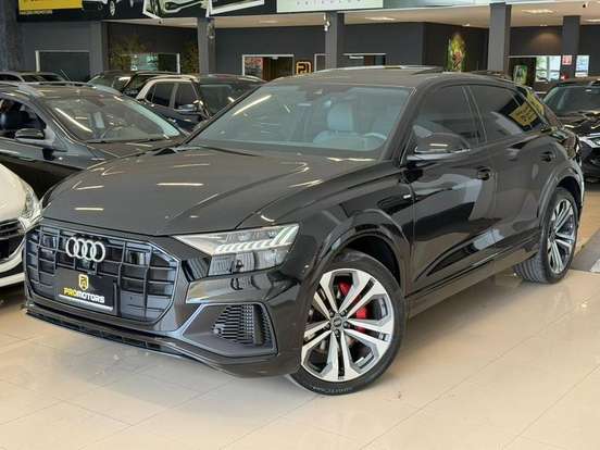AUDI-Q8-2022