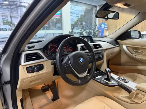 BMW-320i-2015