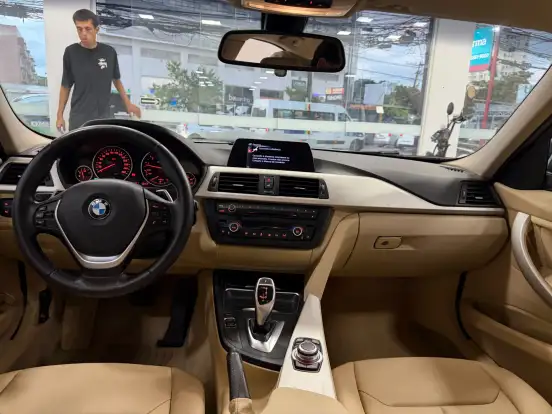 BMW-320i-2015