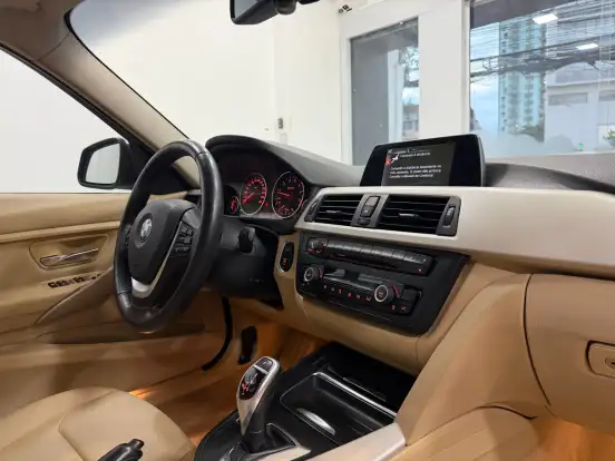 BMW-320i-2015