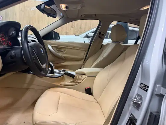 BMW-320i-2015