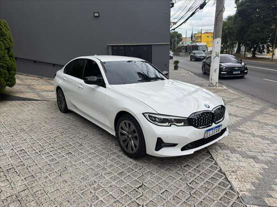 BMW-320i-2021
