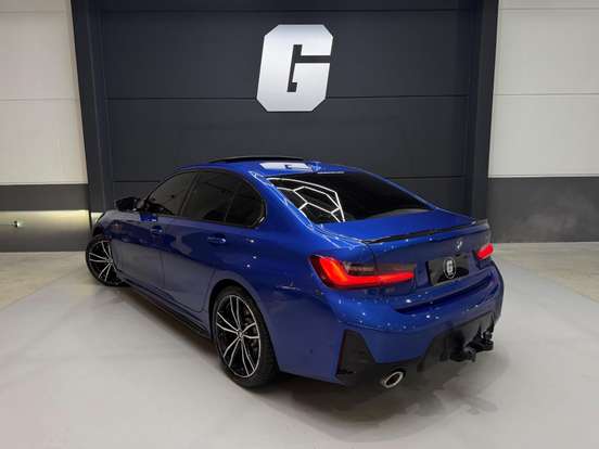 BMW-320i-2023