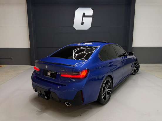 BMW-320i-2023