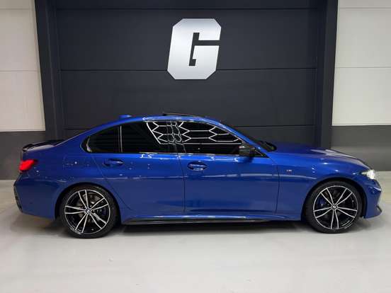 BMW-320i-2023
