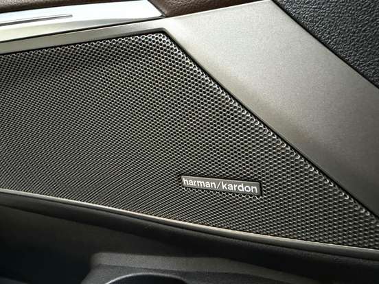 BMW-320i-2023
