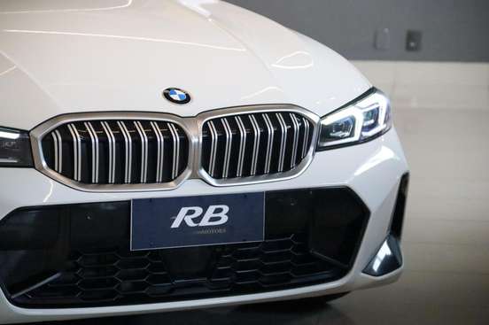 BMW-320i-2023