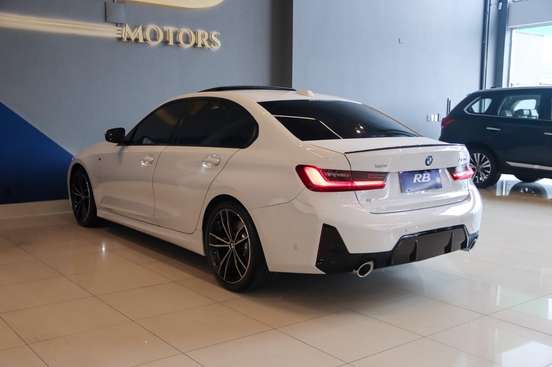 BMW-320i-2023