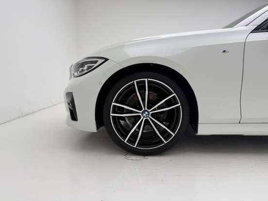 BMW-320i-2021
