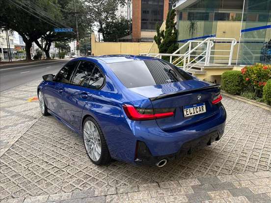 BMW-320i-2023