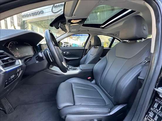 BMW-320i-2020