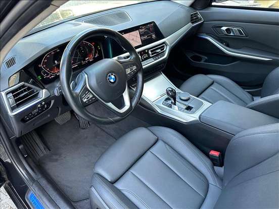 BMW-320i-2020