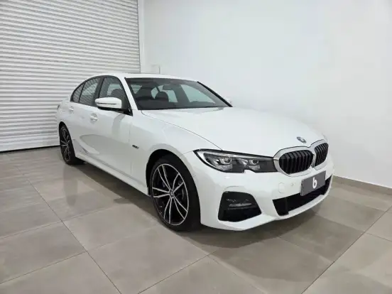 BMW-330e-2022