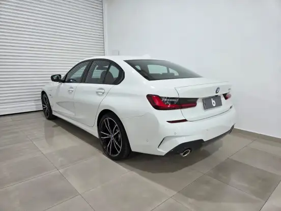 BMW-330e-2.0 16V TURBO HÍBRIDO M SPORT AUTOMÁTICO BMW-330e-2022