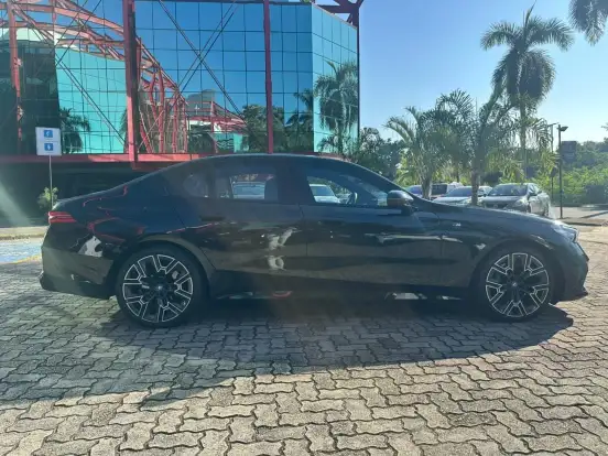 BMW-530e-2024