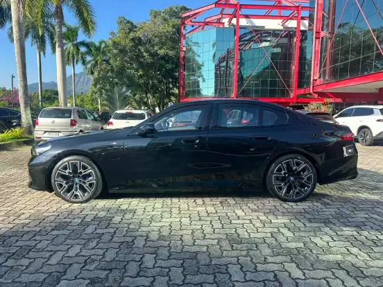 BMW-530e-2024