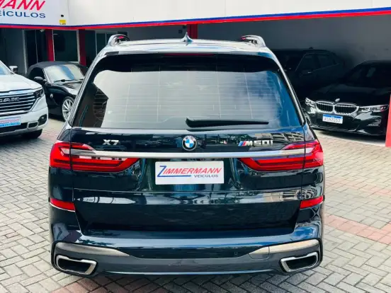 BMW-X7-2021
