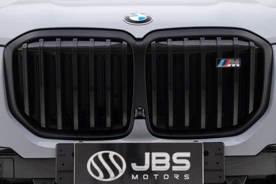 BMW-X7-2024