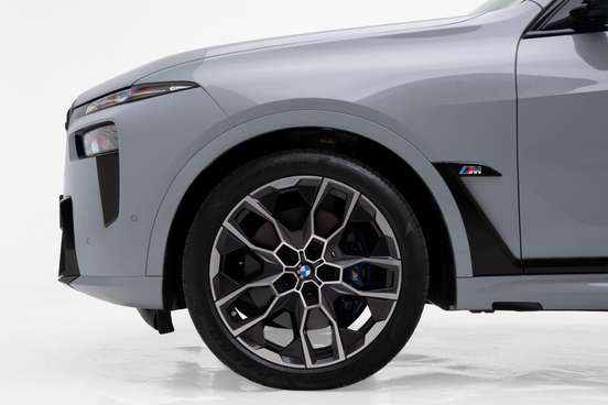 BMW-X7-2024