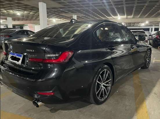 BMW-320i-2021