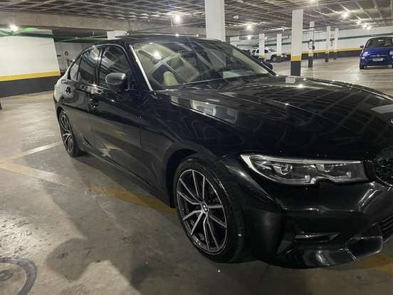 BMW-320i-2021