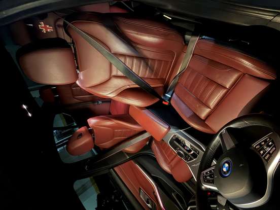 BMW-330e-2024