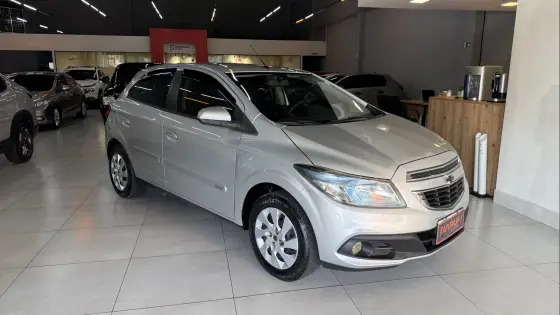 CHEVROLET ONIX 1.4 MPFI LT 8V FLEX 4P MANUAL CHEVROLET ONIX 1.4 MPFI LT 8V FLEX 4P MANUAL