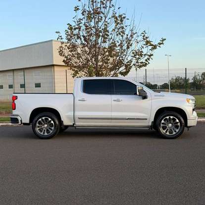 CHEVROLET-SILVERADO-5.3 V8 GASOLINA 1500 HIGH COUNTRY 4X4 AUTOMÁTICO CHEVROLET-SILVERADO-2023