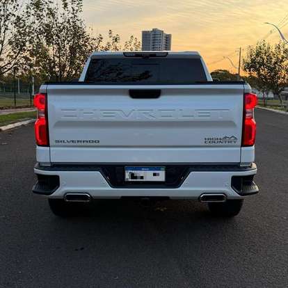 CHEVROLET-SILVERADO-5.3 V8 GASOLINA 1500 HIGH COUNTRY 4X4 AUTOMÁTICO CHEVROLET-SILVERADO-2023