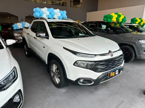 FIAT TORO 2.0 16V TURBO DIESEL RANCH 4WD AT9 FIAT TORO 2.0 16V TURBO DIESEL RANCH 4WD AT9