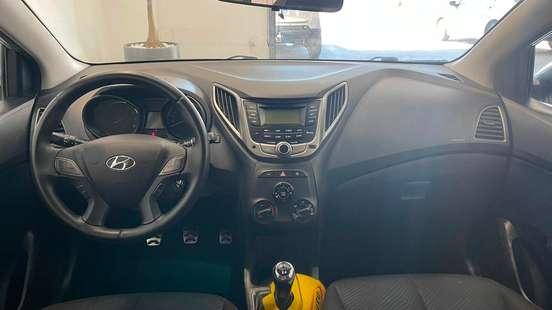 HYUNDAI-HB20X-1.6 16V PREMIUM FLEX 4P MANUAL HYUNDAI-HB20X-2013