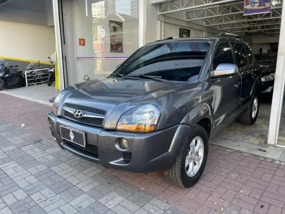 HYUNDAI TUCSON 2.0 MPFI GLS 16V 143CV 2WD FLEX 4P AUTOMÁTICO HYUNDAI TUCSON 2.0 MPFI GLS 16V 143CV 2WD FLEX 4P AUTOMÁTICO