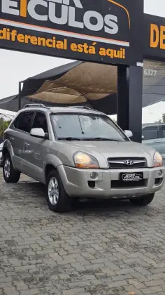 HYUNDAI TUCSON 2.7 MPFI GLS 24V 175CV 4WD GASOLINA 4P AUTOMÁTICO HYUNDAI TUCSON 2.7 MPFI GLS 24V 175CV 4WD GASOLINA 4P AUTOMÁTICO