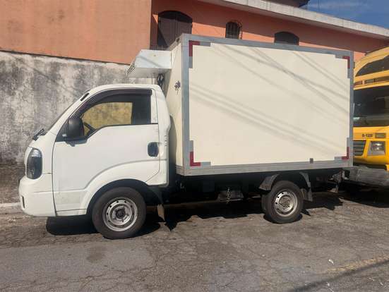 KIA-BONGO-2014