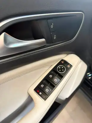 MERCEDES-BENZ-GLA 200-2015