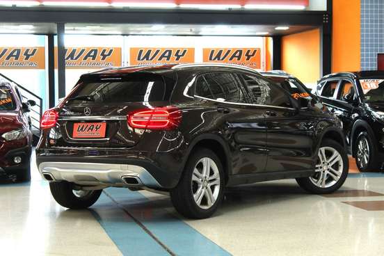 MERCEDES-BENZ-GLA 200-2017
