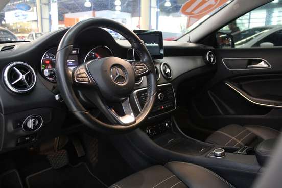 MERCEDES-BENZ-GLA 200-2017