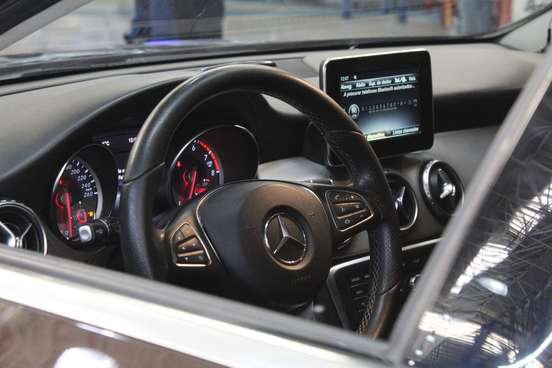 MERCEDES-BENZ-GLA 200-2017