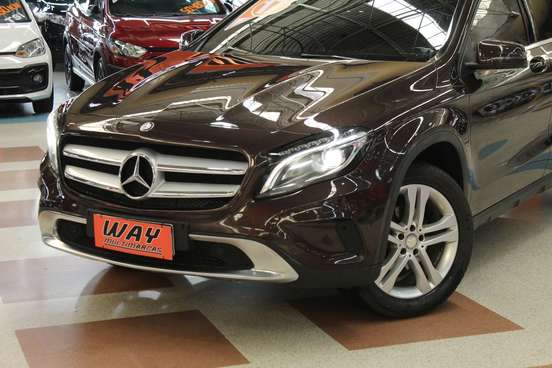 MERCEDES-BENZ-GLA 200-2017