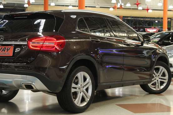 MERCEDES-BENZ-GLA 200-2017
