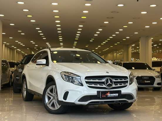 MERCEDES-BENZ-GLA 200-2017